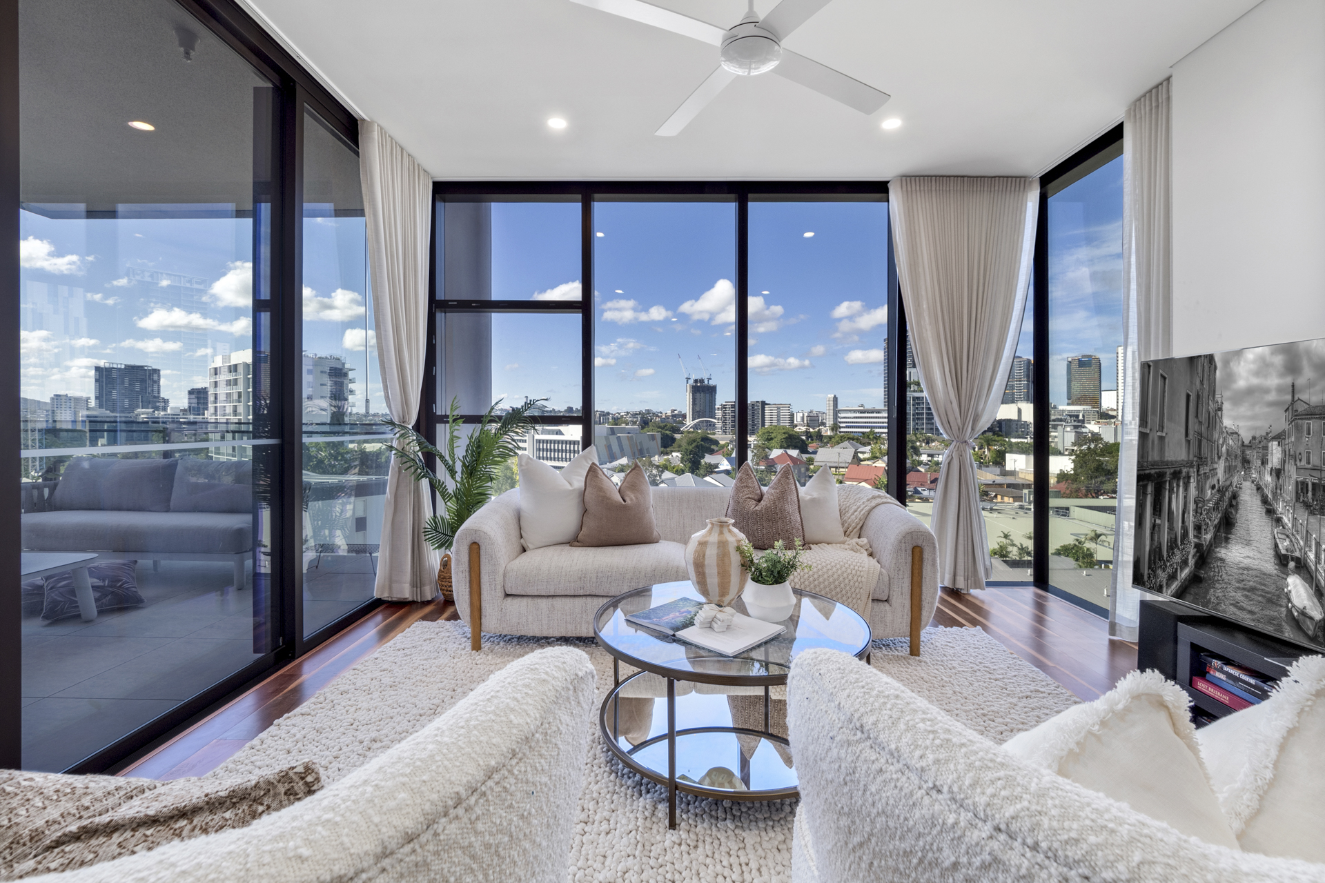 71602 25 Mollison St lo res-13