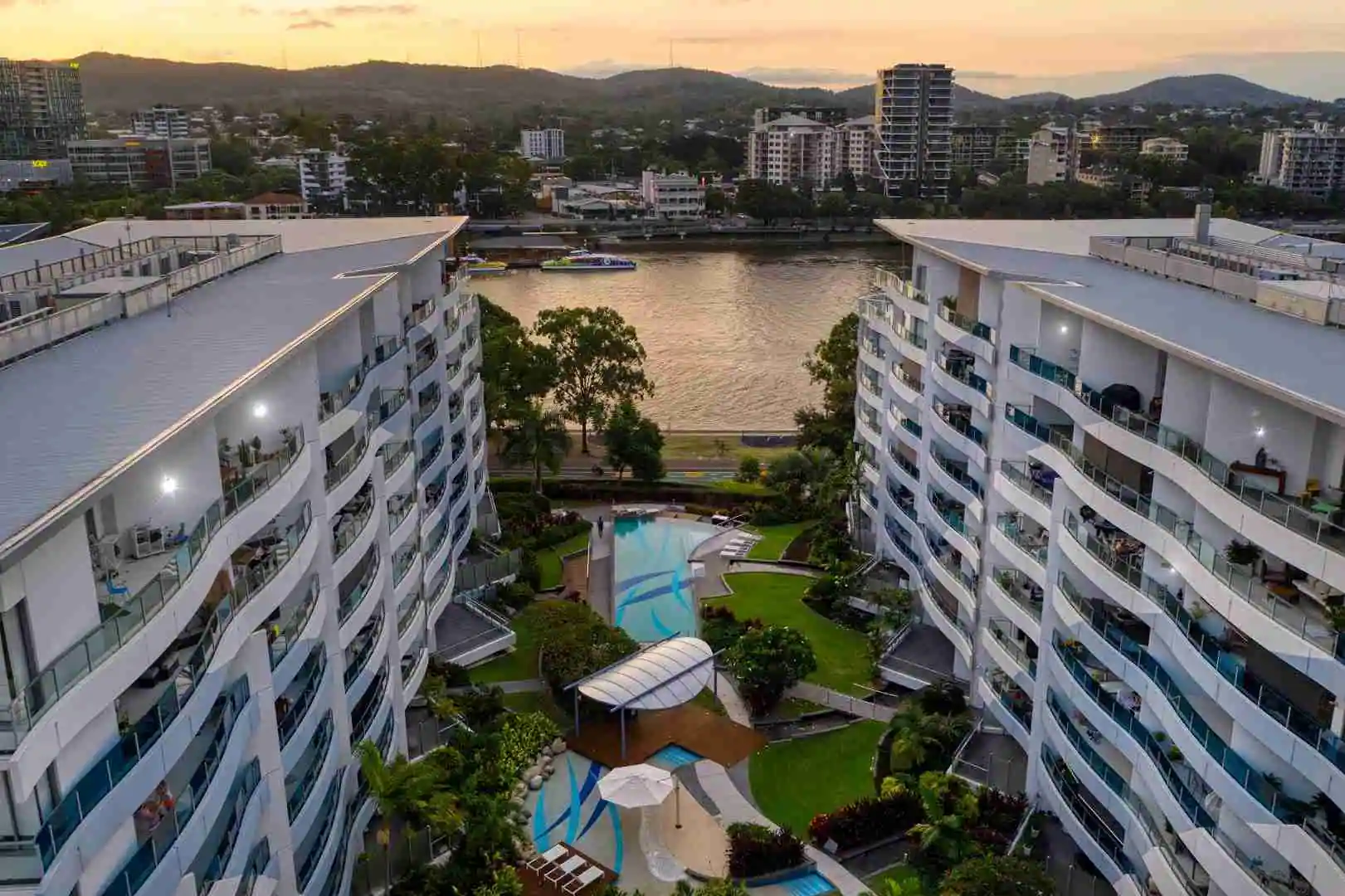 Real Estate West End 4101 riverside resort apartments