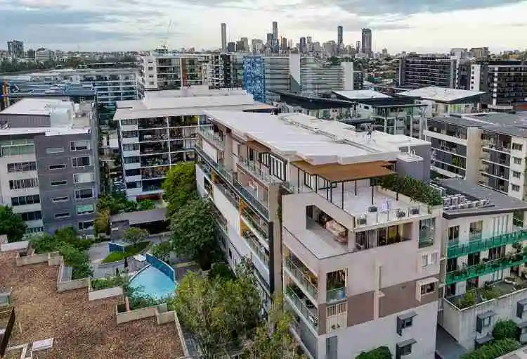 Regatta Apartments West End overlooking Brisbane skyline